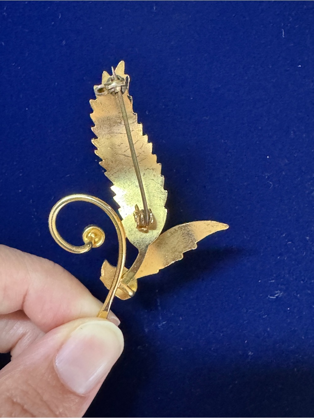 Damascene
Vintage Gold Tone Feather Brooch with Pink Stone - Picture 3 of 4